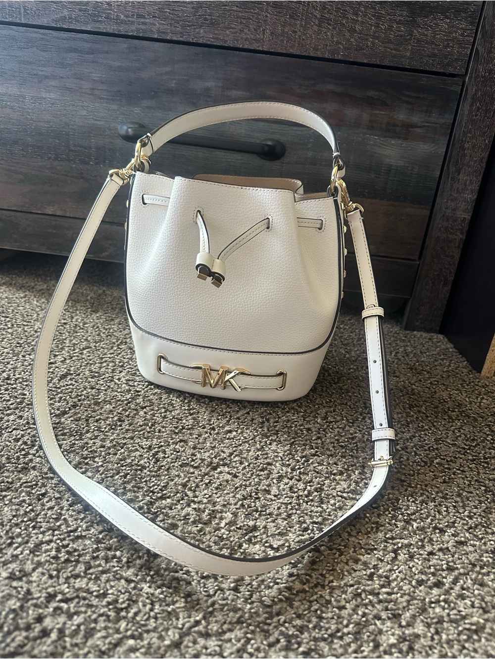Michael Kors Cream Drawstring Bucket Shoulder Bag with Gold Hardware - Picture 4 of 12